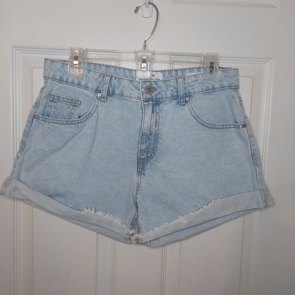 Cotton On Light Wash Rigid Denim Cut Off Mid Rise Relaxed Jean Shorts Size 6